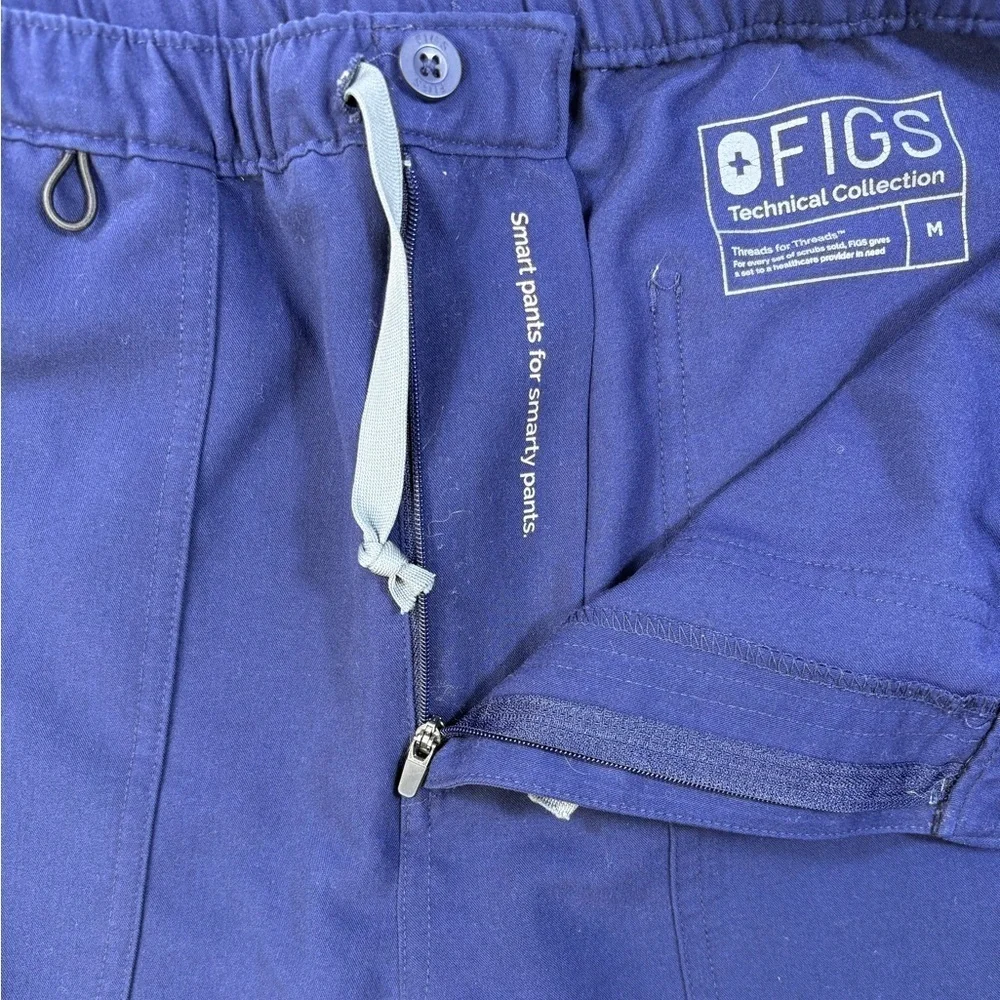 Figs Men’s Navy Cairo Cargo Zip Fly Scrub Pants | Size M